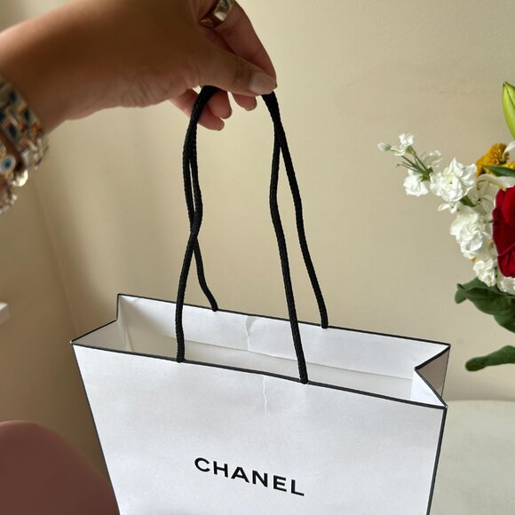 Chanel Paper Bag Duo - Authentic Packaging with Classic Ribbon Closure - Picture 3 of 8